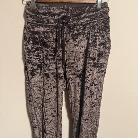 Lululemon Ready to Crush Jogger
French Press Brown- Size 4 - Picture 3 of 6